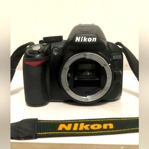 Nikon 3100 , good condition, excellent for beginners,